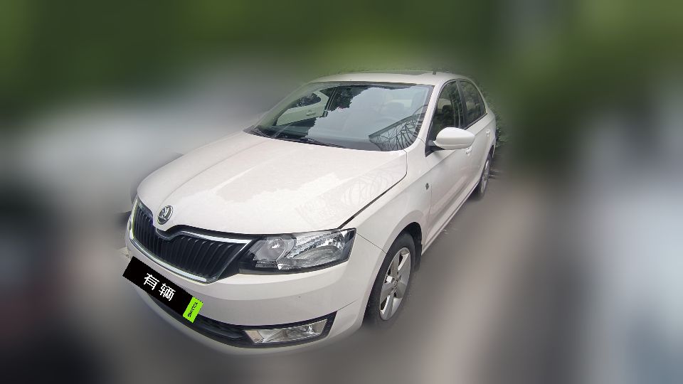 Skoda Rapid 2013 1.6 MT Select Trim