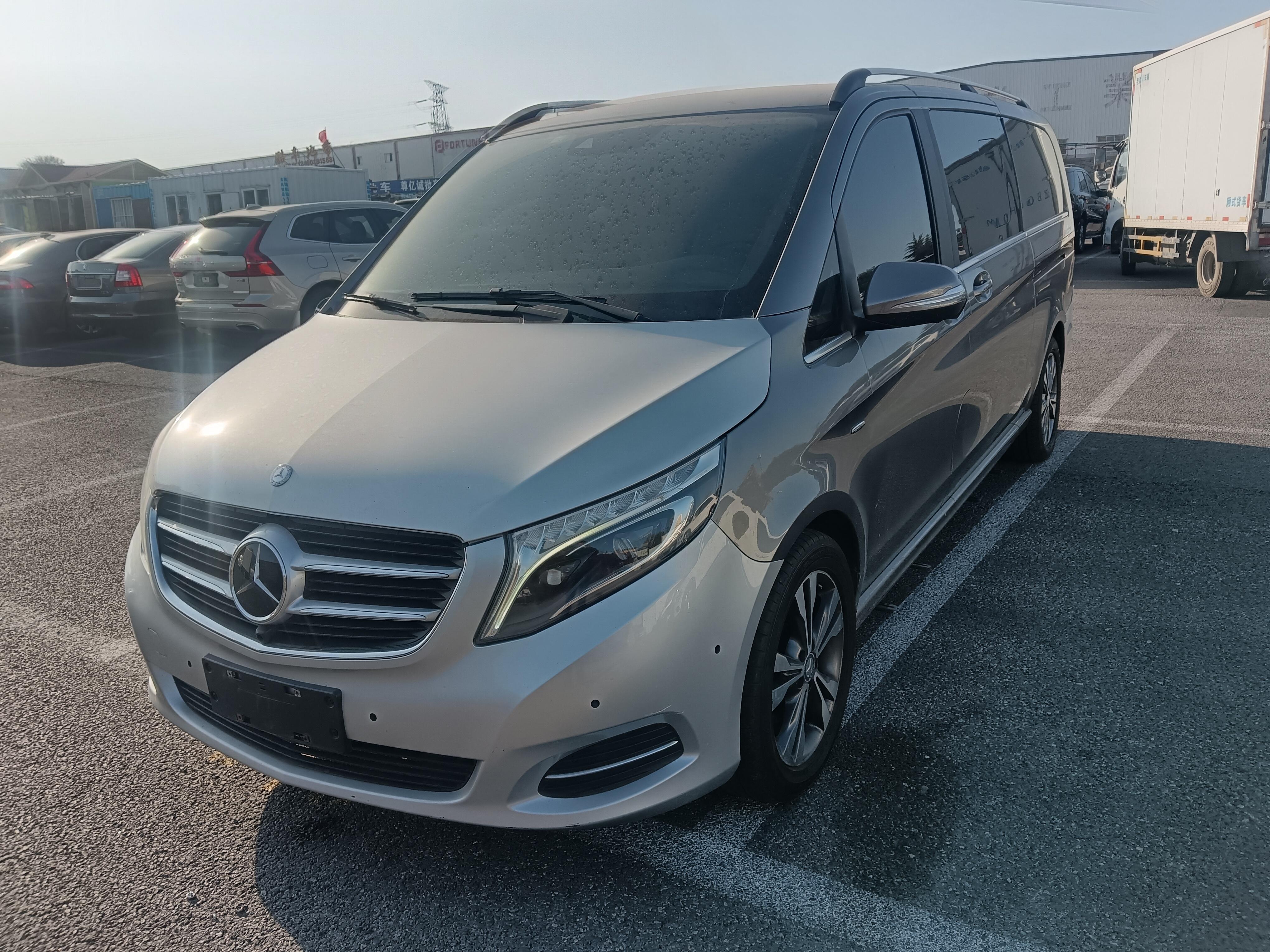 Mercedes-Benz V 260 L 2016 2.0T AT Premium Long Wheelbase Edition