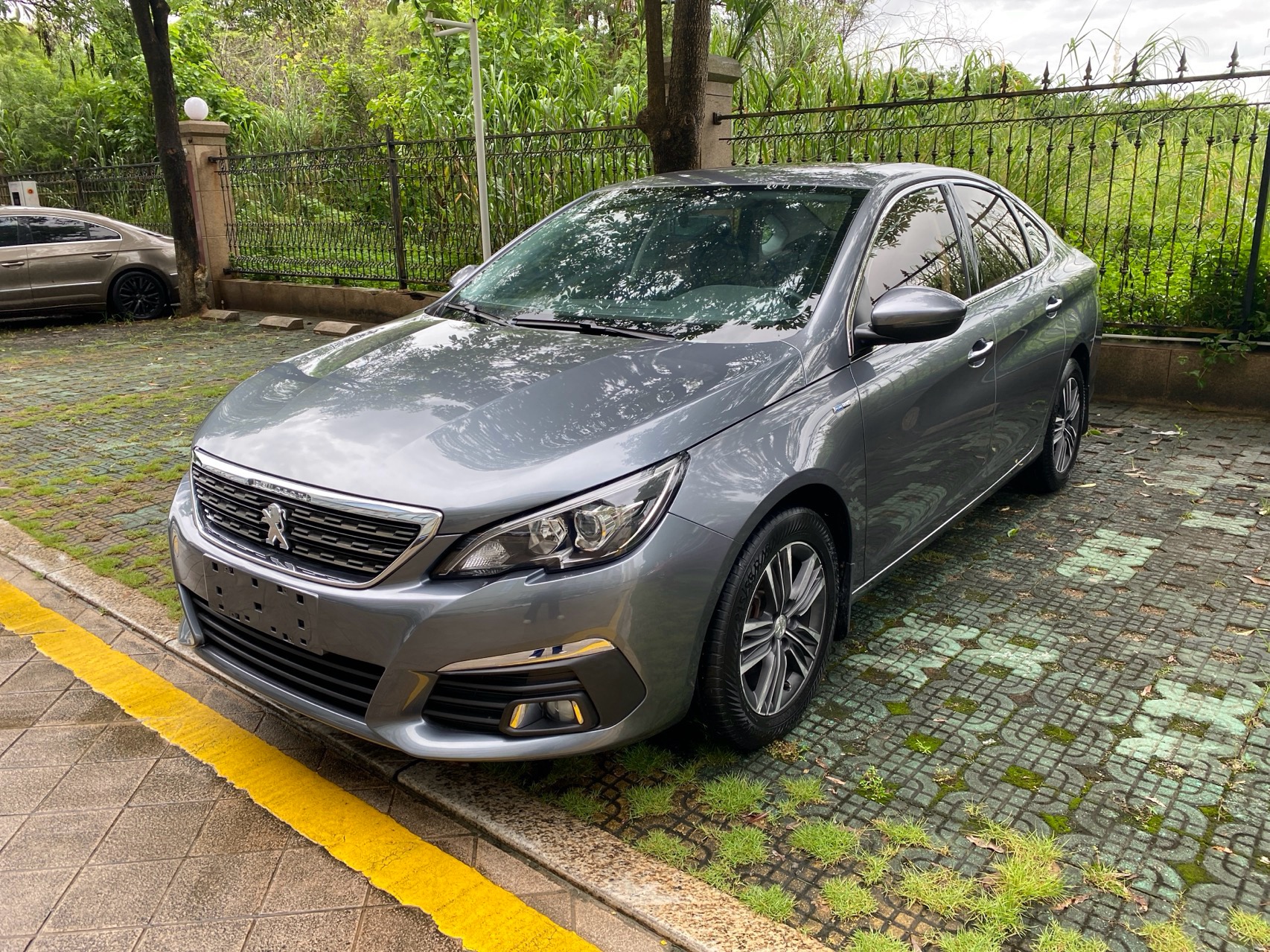 Peugeot 308 2016 1.2THP AT Luxury