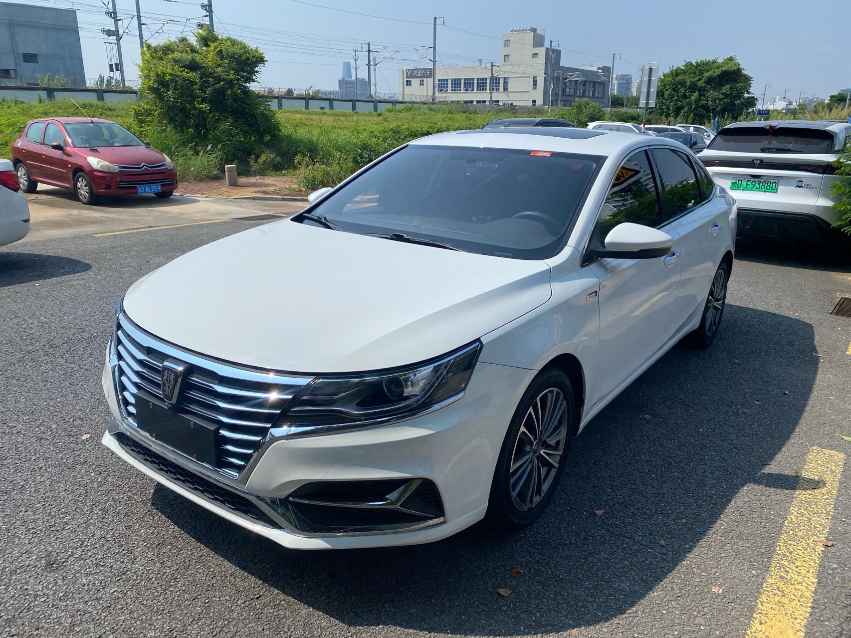 Roewe i6 PLUS 2020 1.6 CVT 4G Connected Honor Flagship