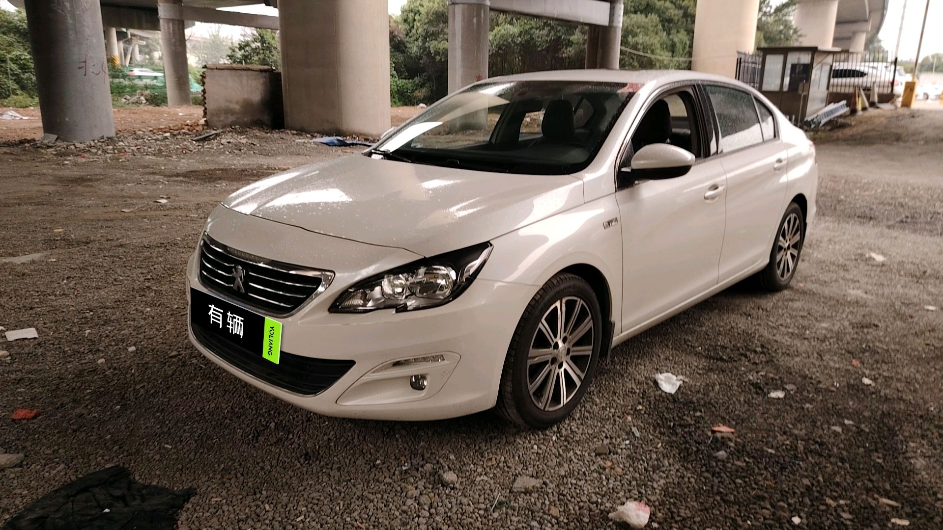 Peugeot 408 2015 1.2THP AT Luxury Edition