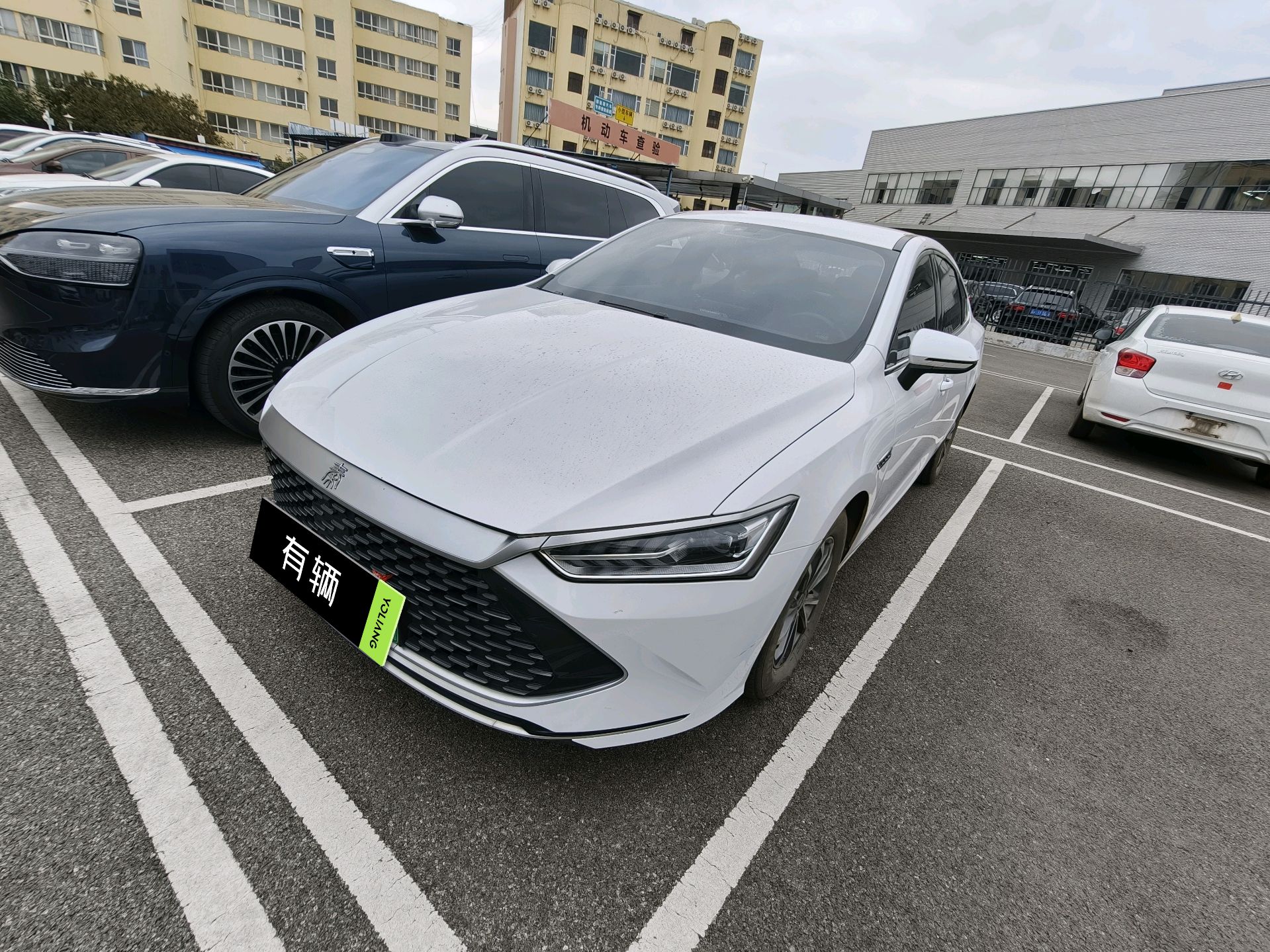 BYD Qin PLUS DM-i 2021 1.5 CVT Premium 55KM