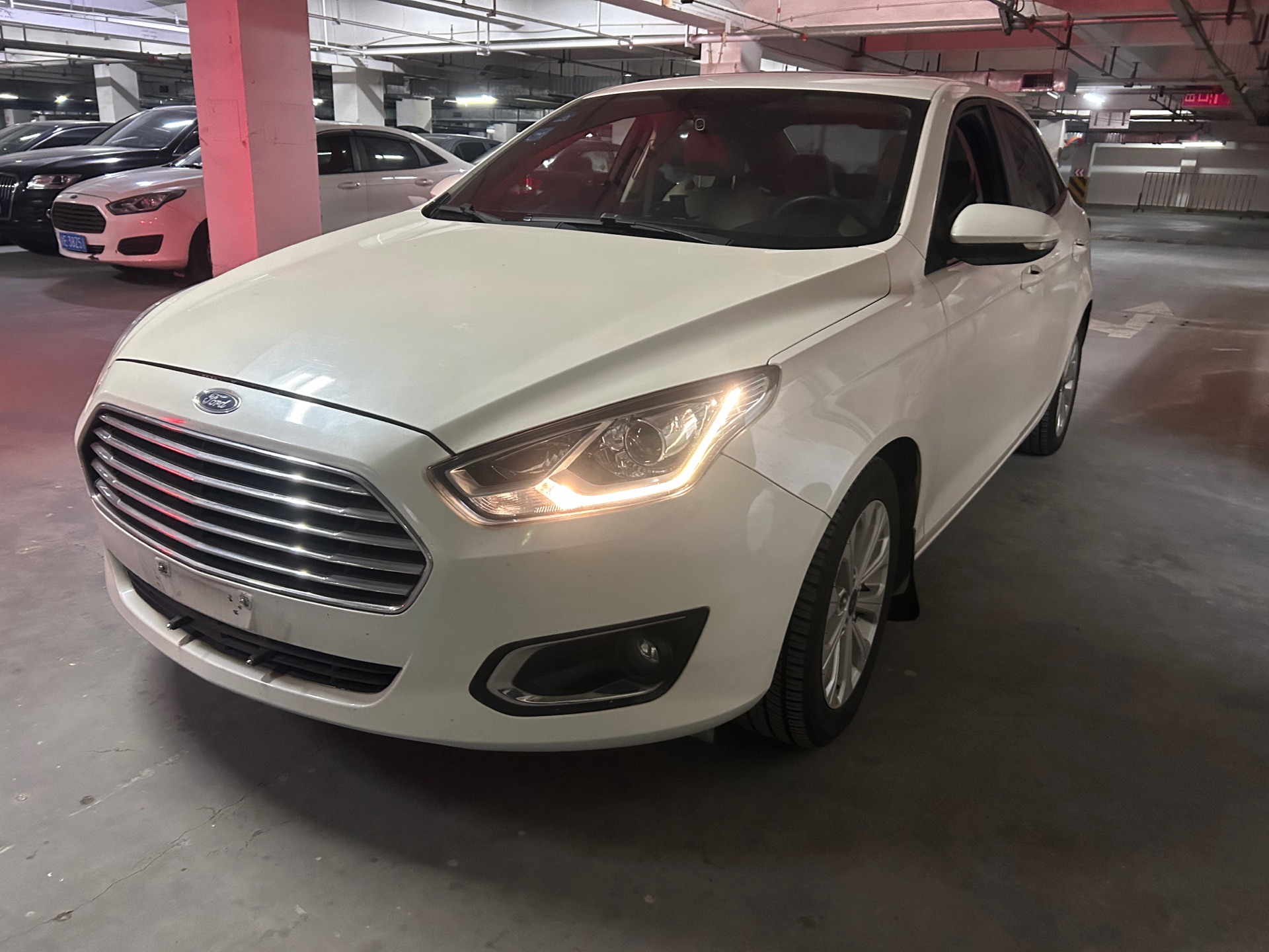 Ford Escort 2015 1.5 AT Fashion