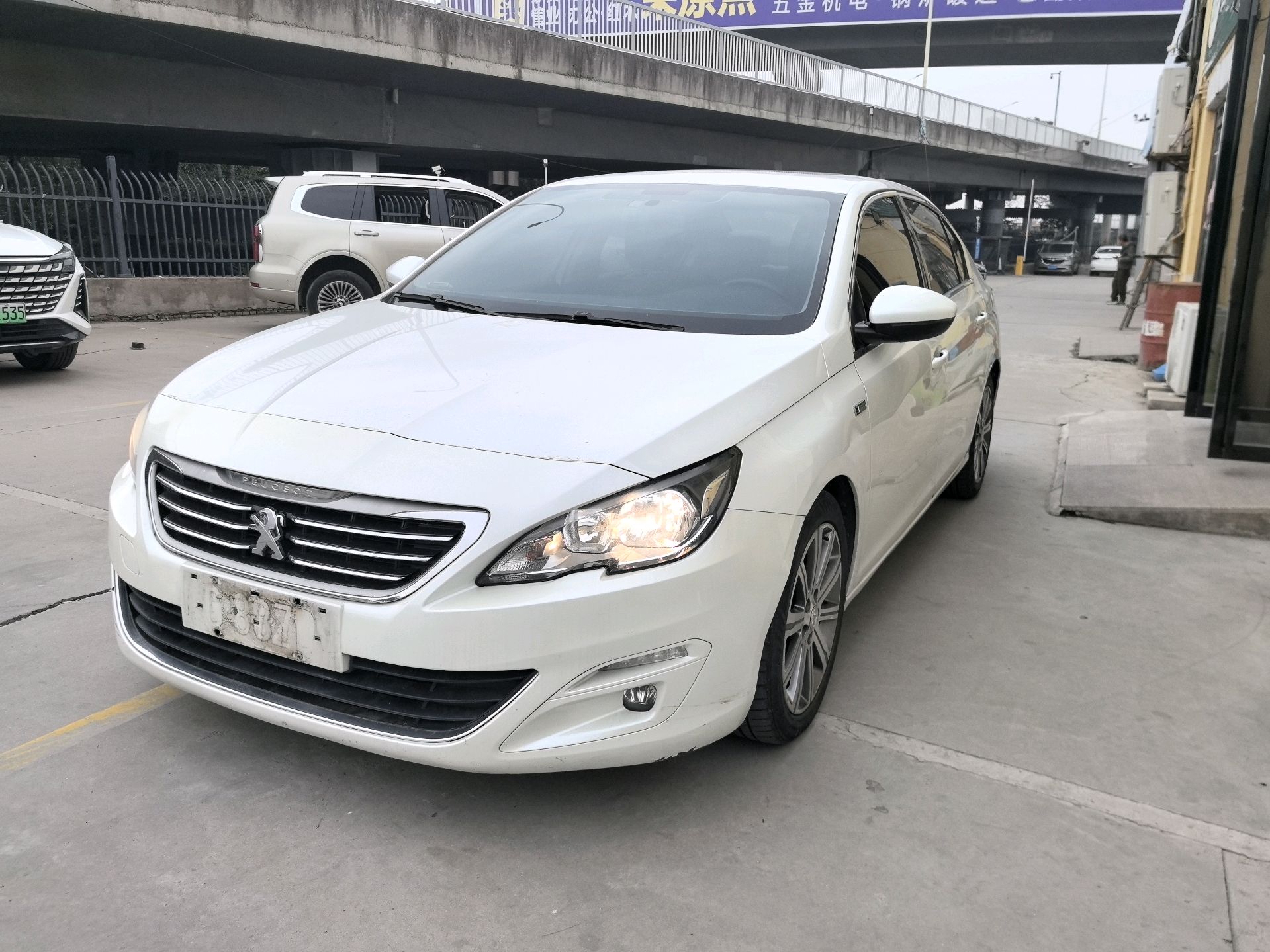 Peugeot 408 2015 1.2THP AT Luxury Edition