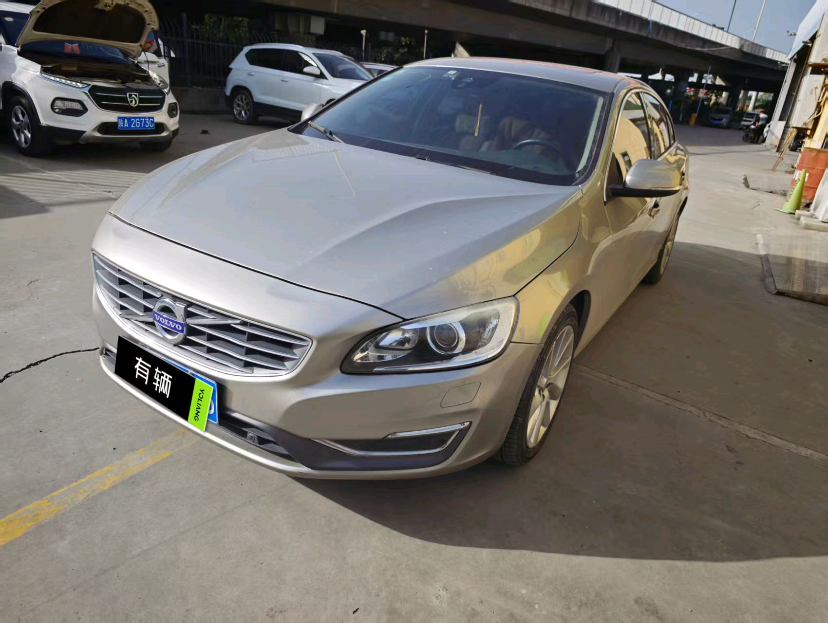 Volvo S60L 2015 2.0T AT Zhiyuan